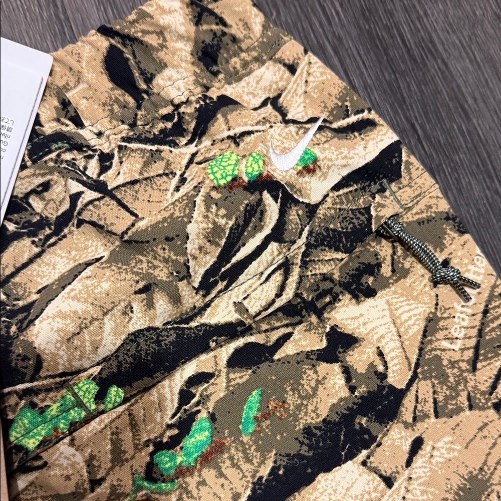 Nike ACG Men's Camouflage Cargo Pants - Picture 12 of 12
